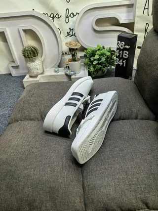 Adidas White Black Laceless Toggle Closure Leather Upper Lifestyle Sneakers