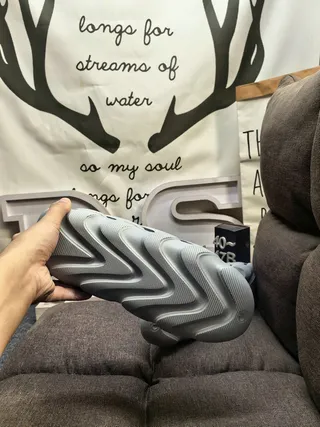 Light Gray and Blue Sculpted Foam Slip-On Slippers