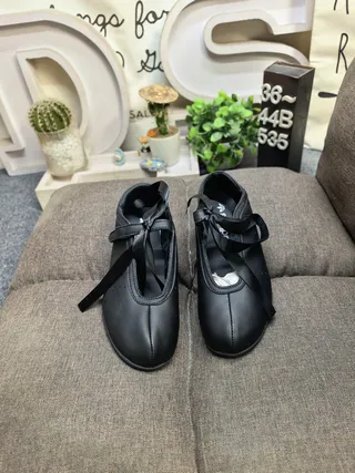 Black Leather-Like Upper Perforated Vamp Mary Jane Shoes