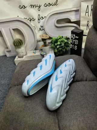 Light Gray and Blue Sculpted Foam Slip-On Slippers