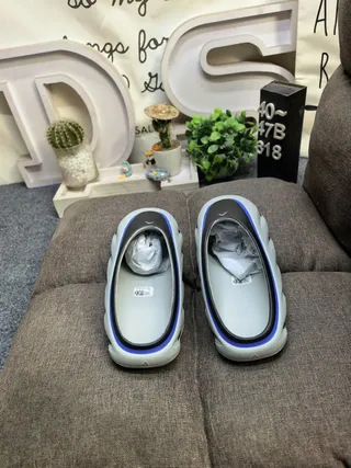 Light Gray and Blue Sculpted Foam Slip-On Slippers