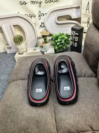 Light Gray and Blue Sculpted Foam Slip-On Slippers