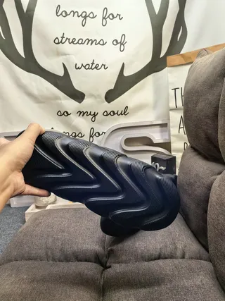 Light Gray and Blue Sculpted Foam Slip-On Slippers