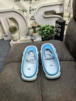 Light Gray and Blue Sculpted Foam Slip-On Slippers