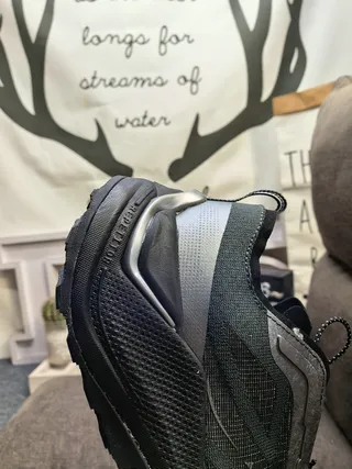 Salomon XT-6 Black Gray Chunky Trail Silhouette Mesh And Synthetic Overlay Upper Running Shoes