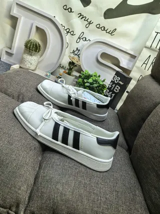 Adidas White Black Laceless Toggle Closure Leather Upper Lifestyle Sneakers