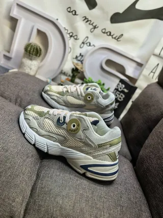 Adidas White Gray Midsole Mesh And Synthetic Overlay Construction Chunky Sneakers