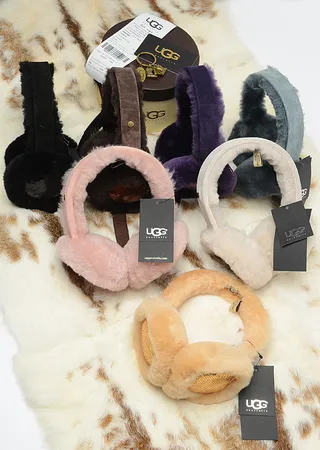 UGG Classic Black Beige Fur-Lined Shearling Interior Beanie
