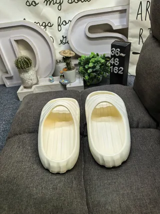 Adidas Yeezy Slide Off-White Slippers