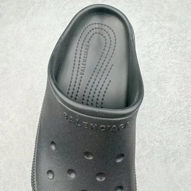 Crocs Classic Clog Black Platform Molded Foam Clog