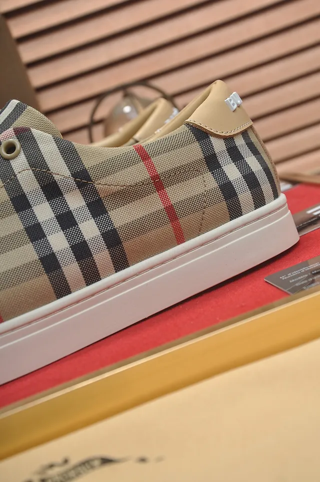 Burberry House Check Beige Low-Top Lifestyle Sneakers