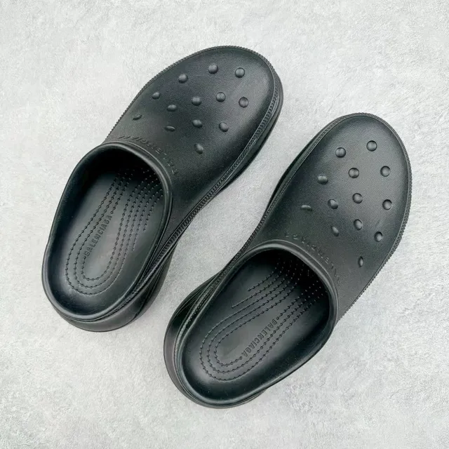 Crocs Classic Clog Black Platform Molded Foam Clog