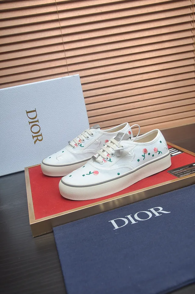 Vans White Pink Canvas Upper Embroidered Floral Motif Lifestyle Sneakers