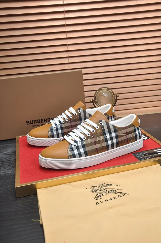 Burberry Nova Check Low-Top Sneaker