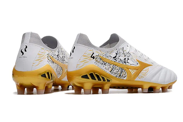 Mizuno White Gold Low-Cut Synthetic Upper Quilted Toe Box Firm-Ground Soccer Shoes