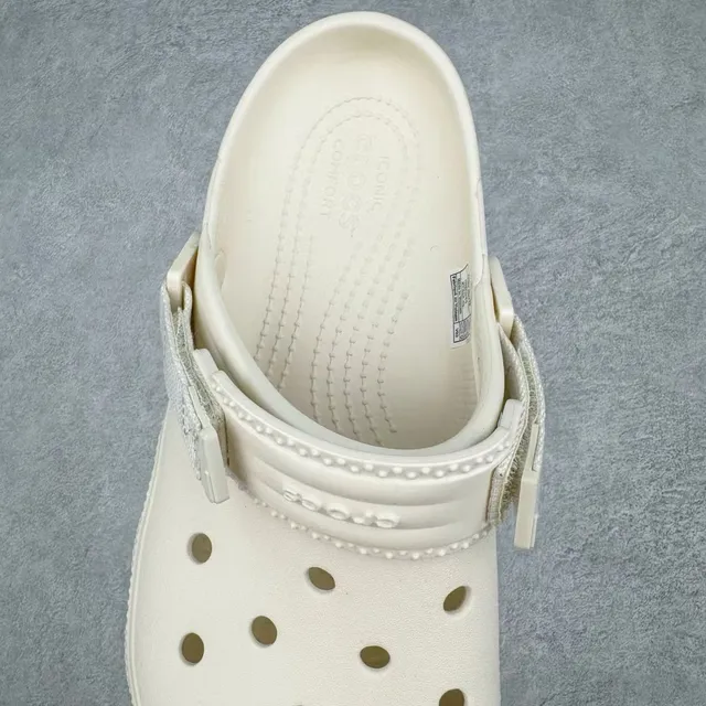 Crocs Echo Clog Off-White Molded Foam Clog