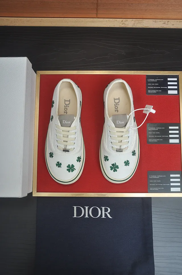 Converse White Green Canvas Upper Embroidered Clovers Lifestyle Sneakers