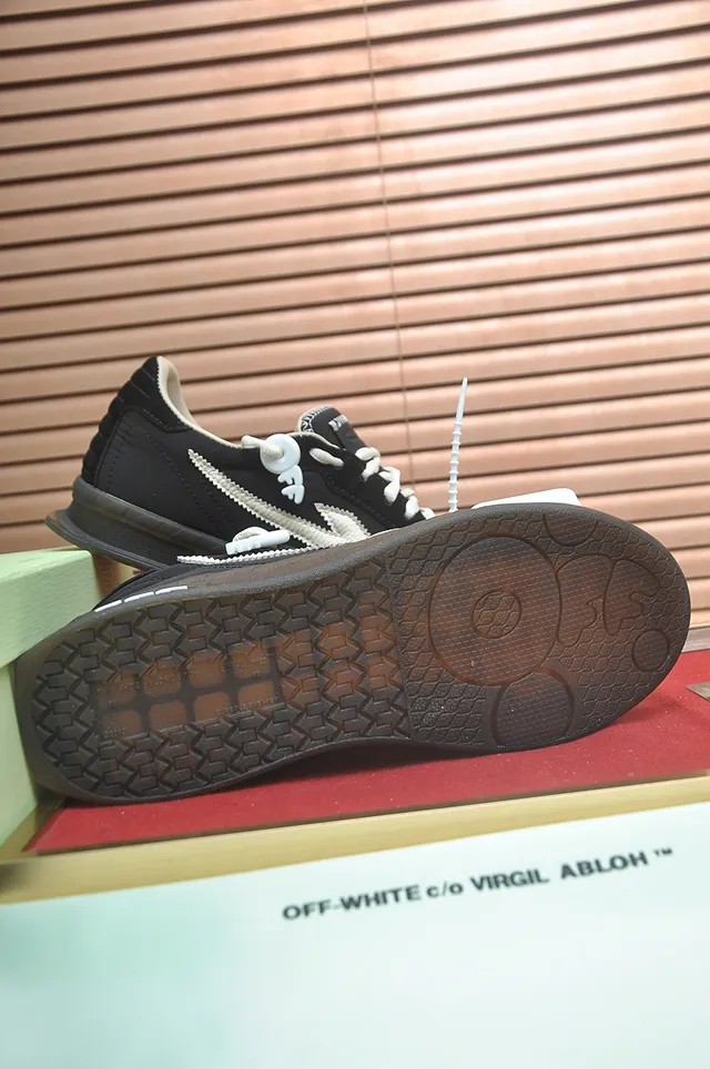 Off-White Arrow Logo Black and White Lifestyle Sneakers