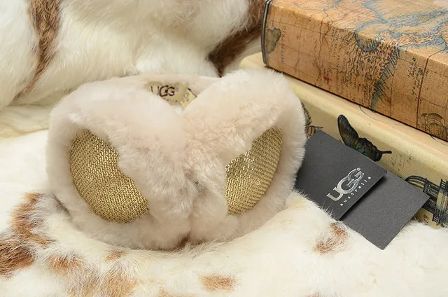 UGG Classic Black Beige Fur-Lined Shearling Interior Beanie