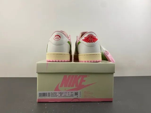 Nike Pink Green Low-Top Color-Blocked Lifestyle Sneakers