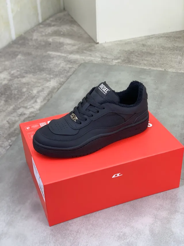 Diesel All-Black Padded Collar Lifestyle Sneakers