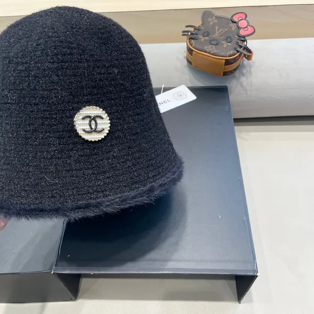 Chanel Black Knitted Fur-Trimmed Beanie