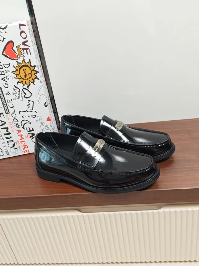 Dolce & Gabbana Portofino Black Silver Glossy Patent Leather Metal Logo Plaque Loafer