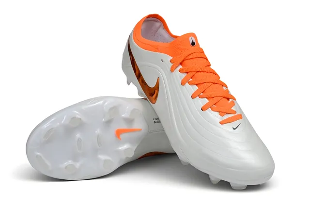 Nike White Orange Low-Cut Synthetic Upper Ribbed Texture Firm-Ground Soccer Shoes