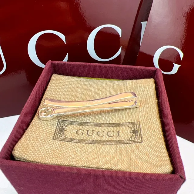 Gucci Interlocking G Gold Burgundy Polished Metal Logo Head Necktie