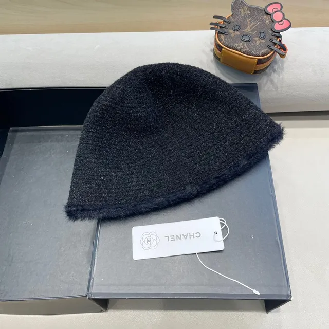 Chanel Black Knitted Fur-Trimmed Beanie