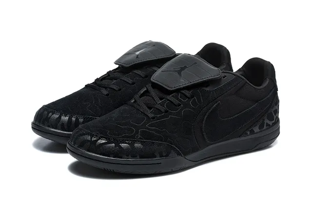 Nike Black Low-Top Suede-Mesh Upper Indoor Soccer Shoes