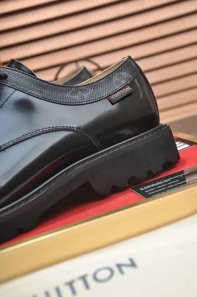 Black Glossy Patent Leather Upper Textured Heel Counter Derby Shoes