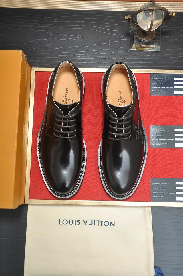 Black Glossy Patent Leather Upper Textured Heel Counter Derby Shoes