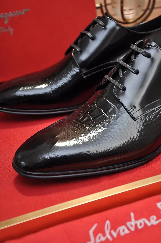 Black Glossy Patent-Like Toe Croc-Embossed Side Panel Oxford Shoes
