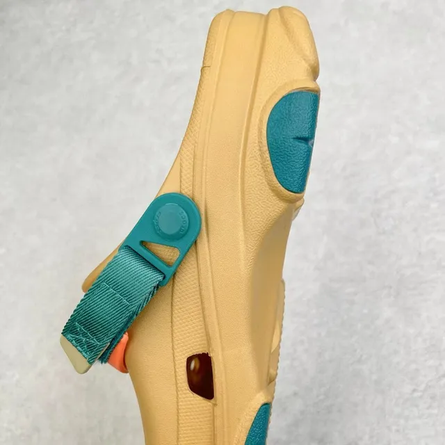 Crocs Echo Beige Blue Molded Foam Adjustable Strap Clog