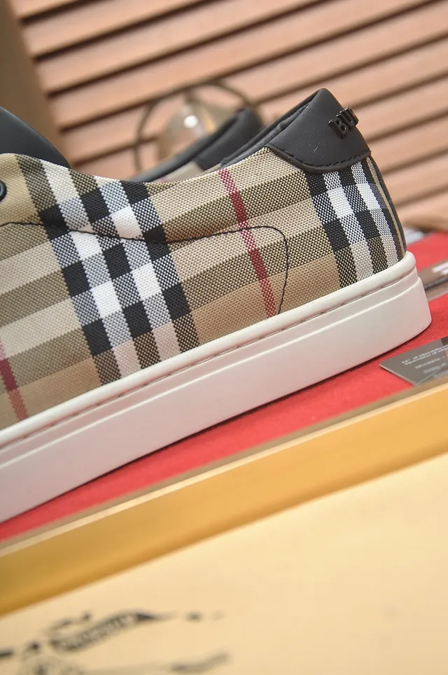 Burberry Beige Multicolor House Check Canvas Upper Black Rubber Toe Cap Lifestyle Sneakers