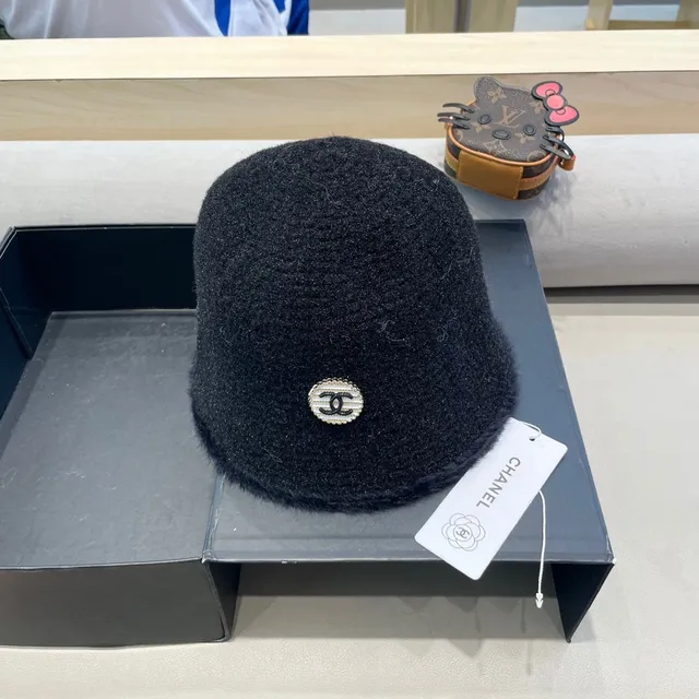 Chanel Black Knitted Fur-Trimmed Beanie