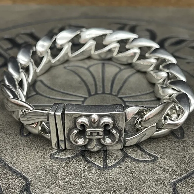 Chrome Hearts Lock Bracelet Oxidized Silver Fleur-de-Lis Star Motif Bracelets