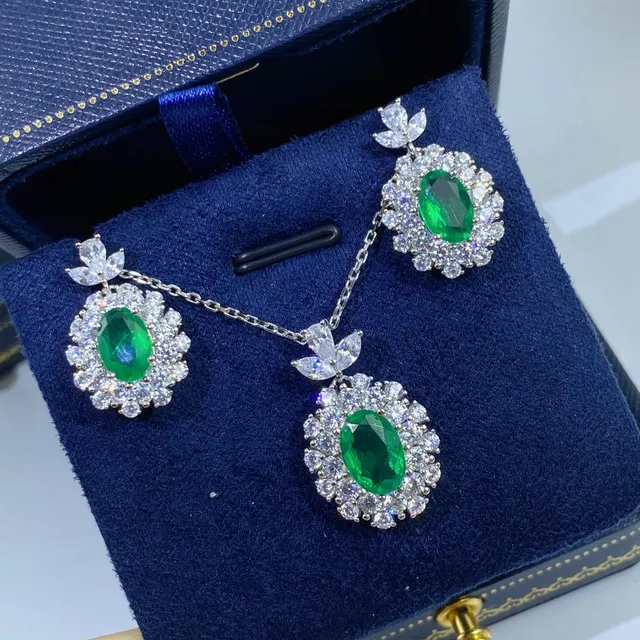Green Silver Oval-Cut Gemstone Halo Pavé Setting Necklace