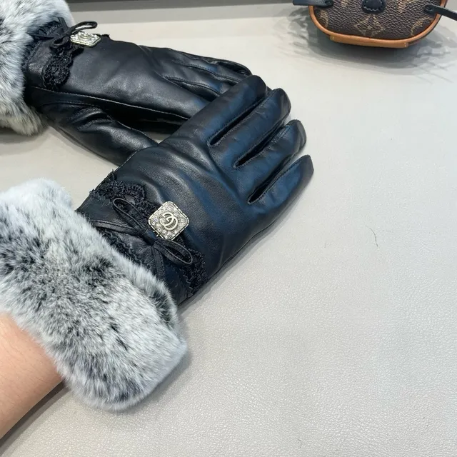 Gucci Black Gray Faux Fur Cuff Leather Gloves