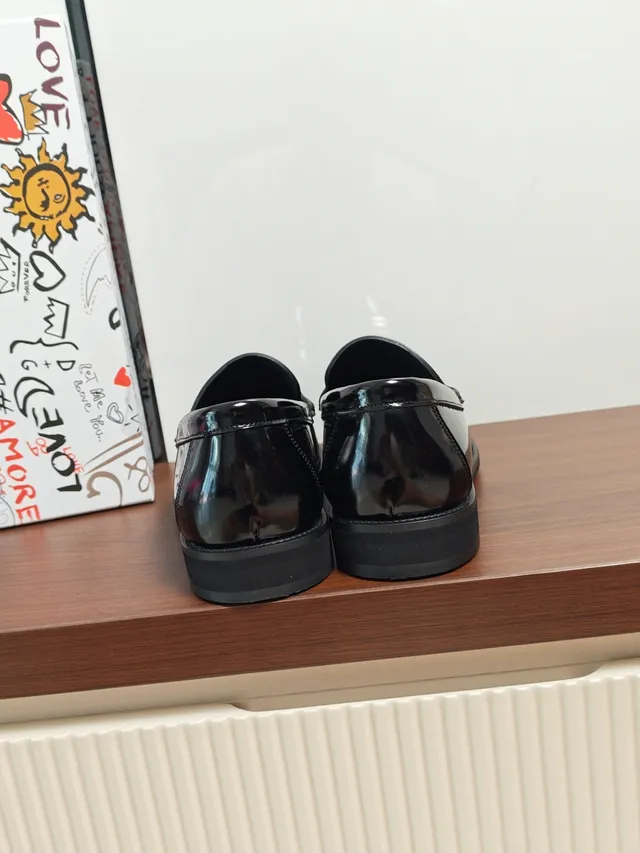 Dolce & Gabbana Portofino Black Silver Glossy Patent Leather Metal Logo Plaque Loafer
