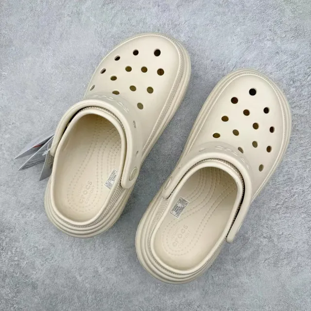 Crocs Classic Clog Platform Beige Clogs
