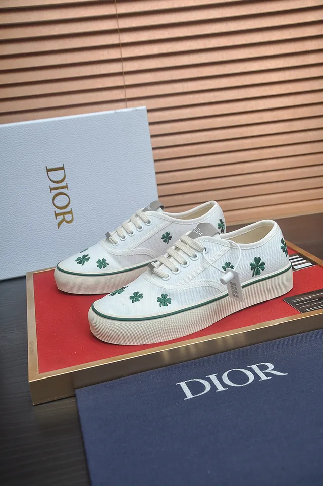 Converse White Green Canvas Upper Embroidered Clovers Lifestyle Sneakers