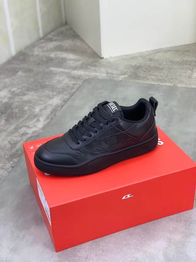 Diesel Black Red Full-Grain Leather Upper Perforated Toe Cap Lifestyle Sneakers