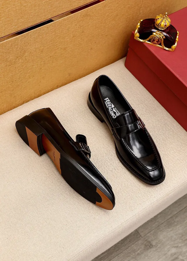Salvatore Ferragamo Gancini Loafer Black Glossy Leather Loafers