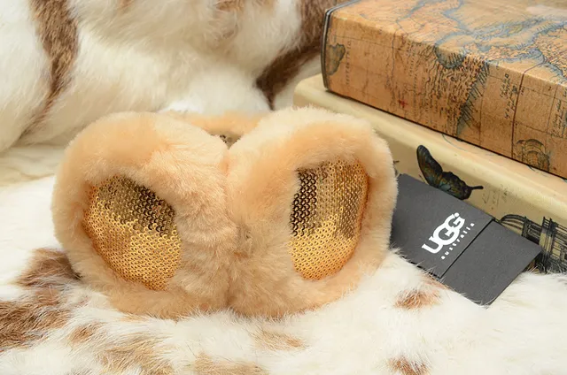 UGG Classic Black Beige Fur-Lined Shearling Interior Beanie