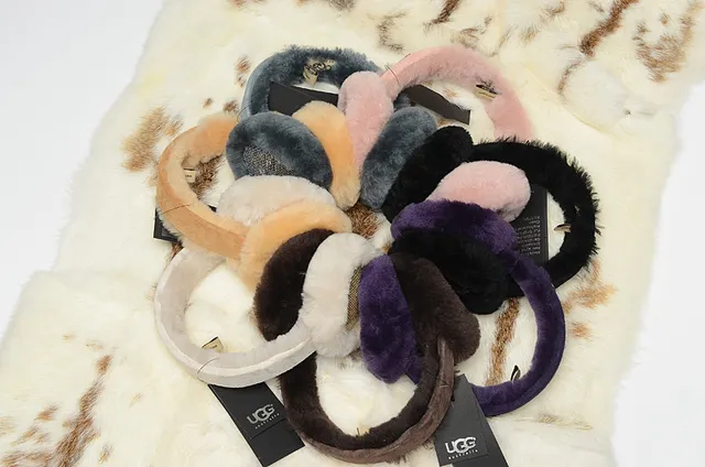 UGG Classic Black Beige Fur-Lined Shearling Interior Beanie