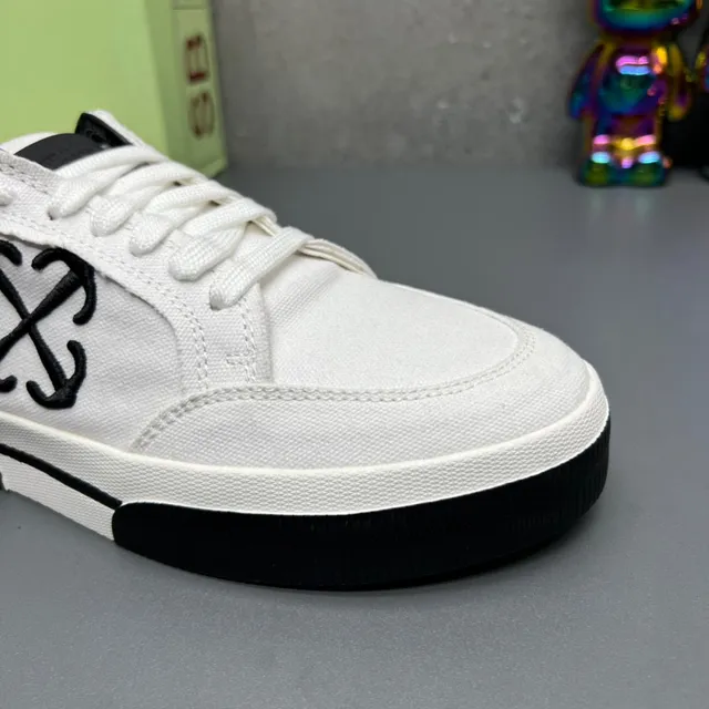 Off-White Black Canvas Upper Contrast Lifestyle Sneakers