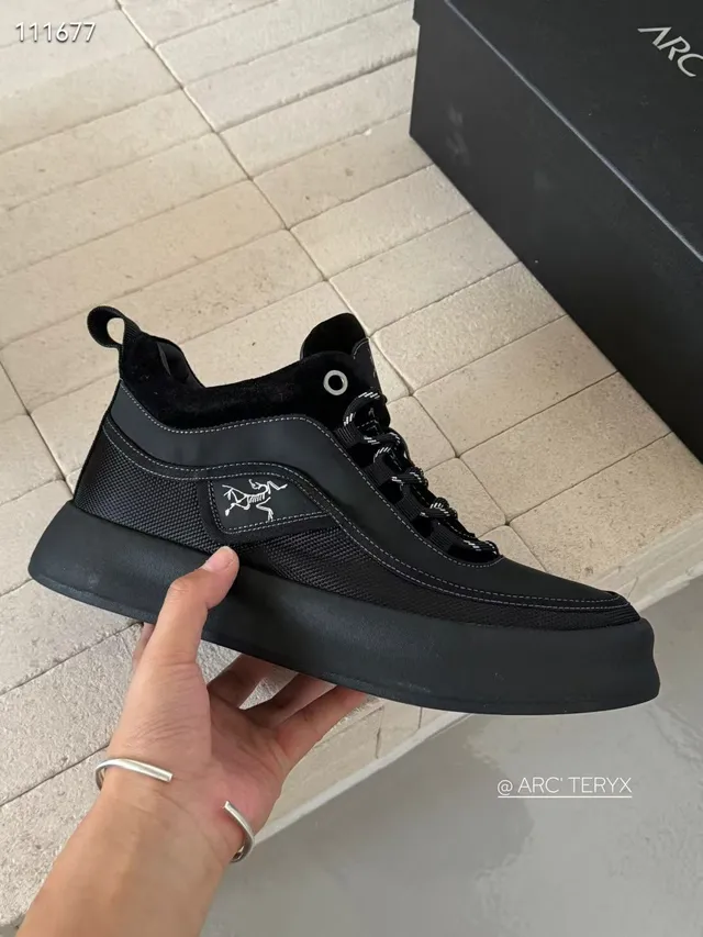 Arc'teryx Black Brown Platform Sole Padded Collar Sneakers