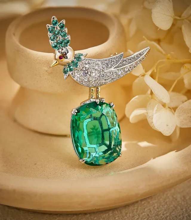 Gold Green Bird-Shaped Emerald-and-Diamond Brooch